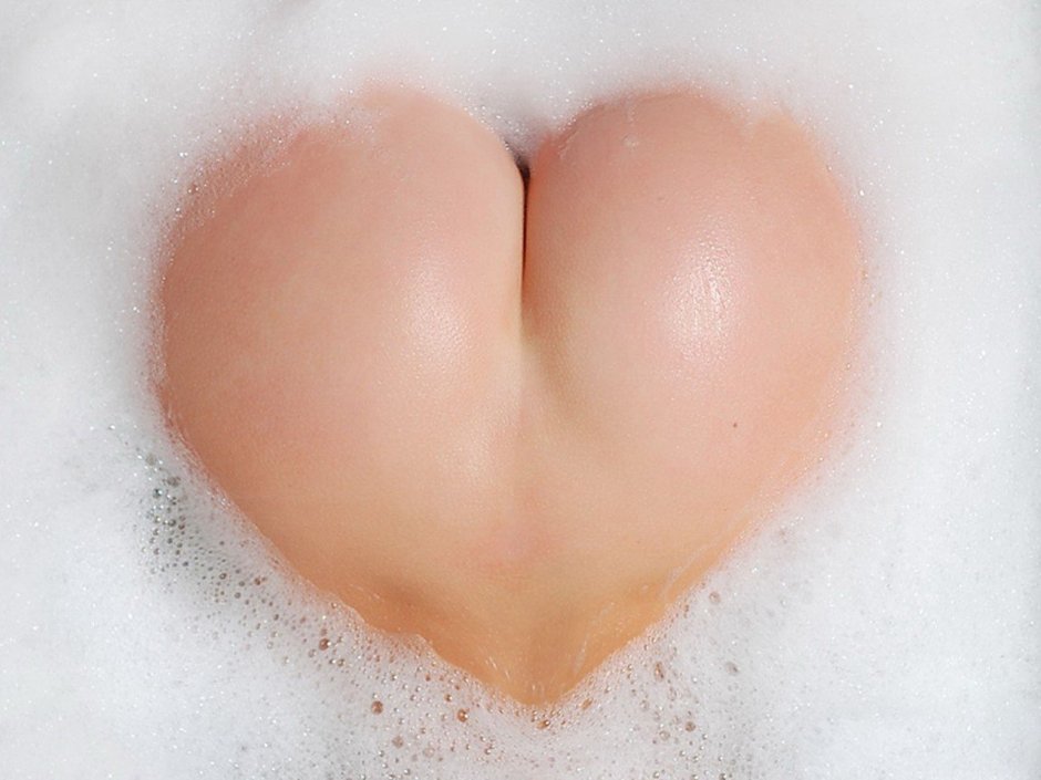 Попа в виде сердца