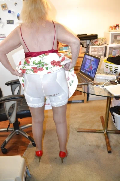 Пухлые женщины в панталонах