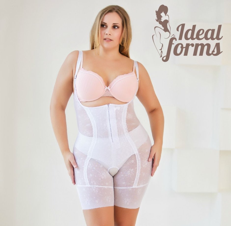 Надин Янсен в панталонах.