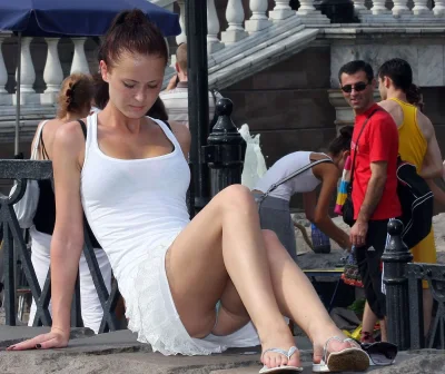 Девушка засветила трусы