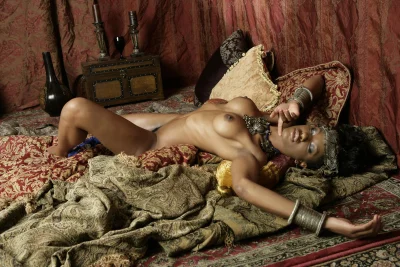 Лесбийский гарем королевы