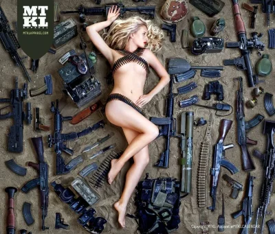 Девушки с оружием ебутся