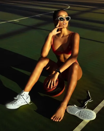 Сняла купальник