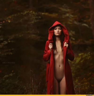 Эротическая фотосессия в плаще