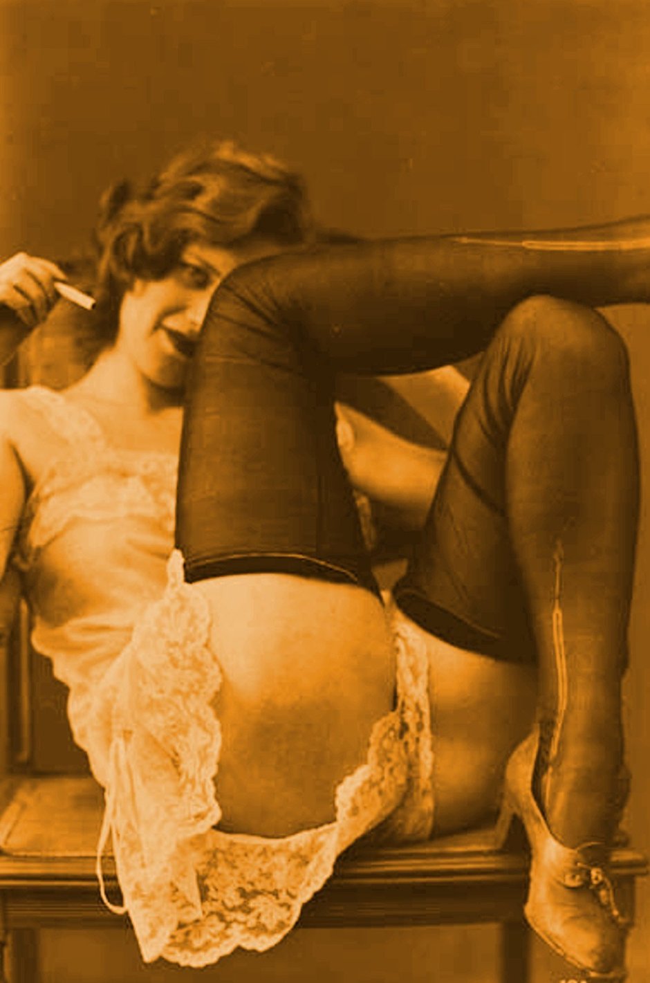 Mature girdle и телесные чулки