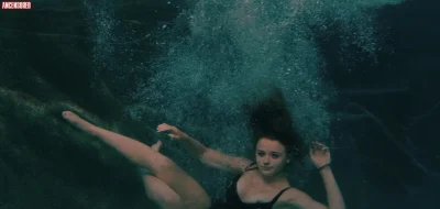 Joey King ass будка поцелуев