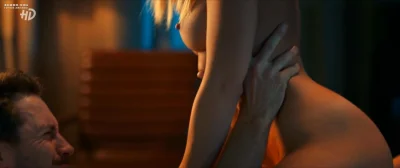 Katya с нежными сисями голышом