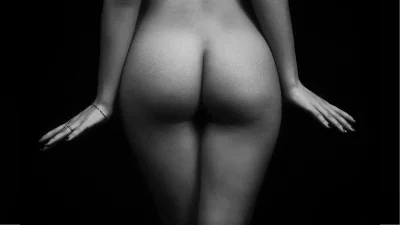 Голая женская попа черно белое