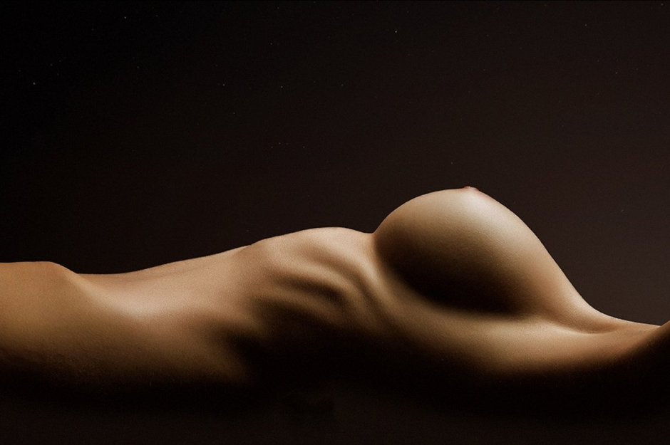 Красивые изгибы женского тела