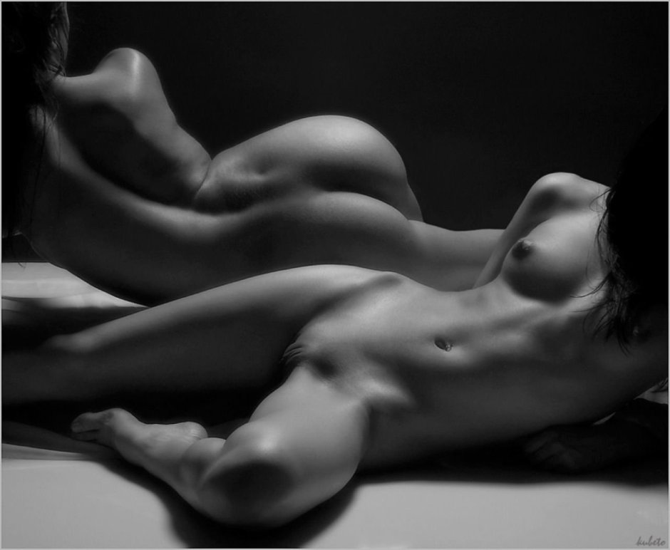 Красивые голые мужчины и женщины