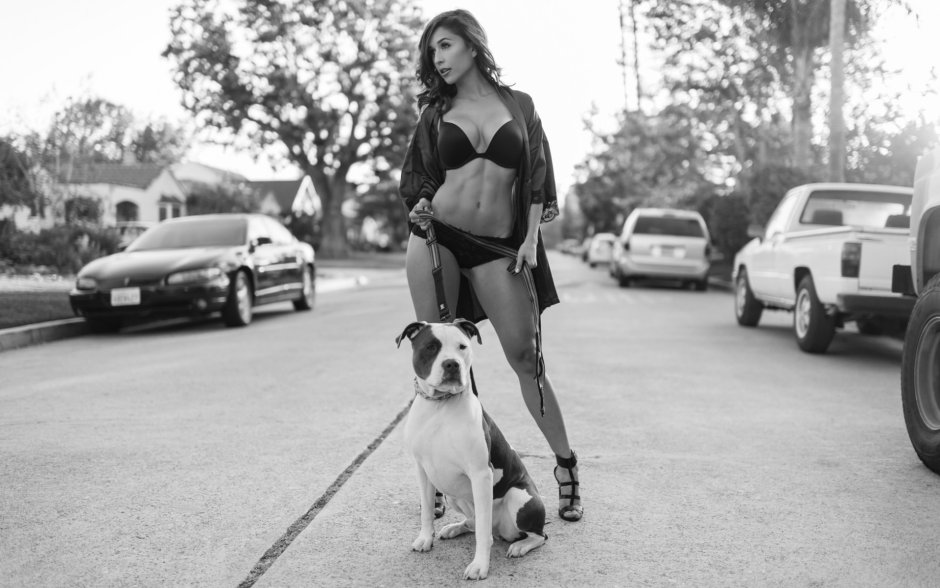 Девушка с собакой