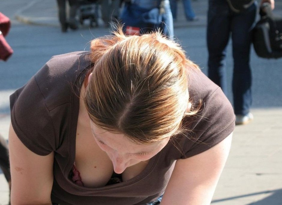 Красивая упругая молодая грудь