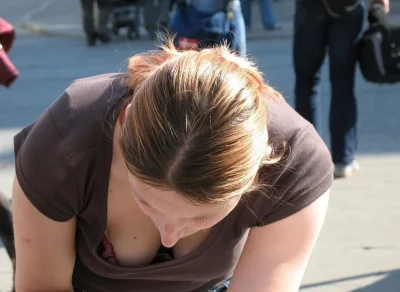 Красивая упругая молодая грудь