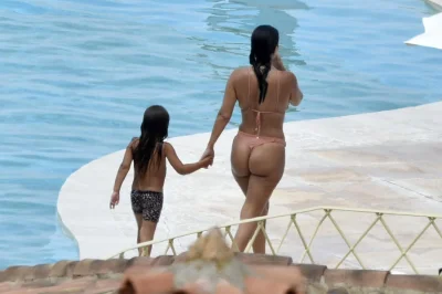 Кортни кардашьян фигура