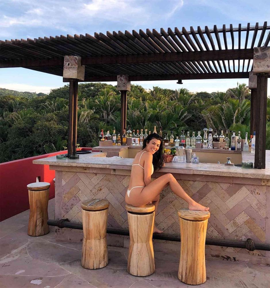 Кортни кардашьян горячее