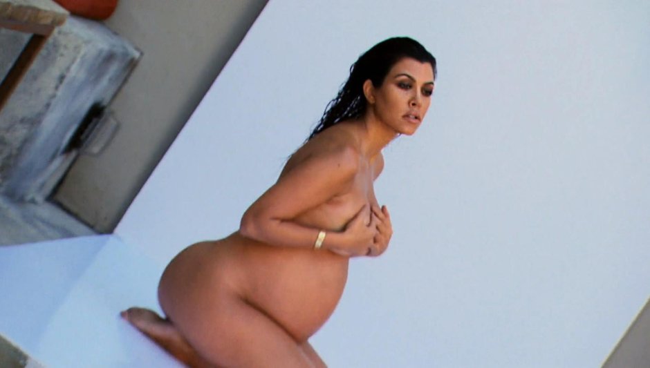 Беременная кортни кардашян 2023