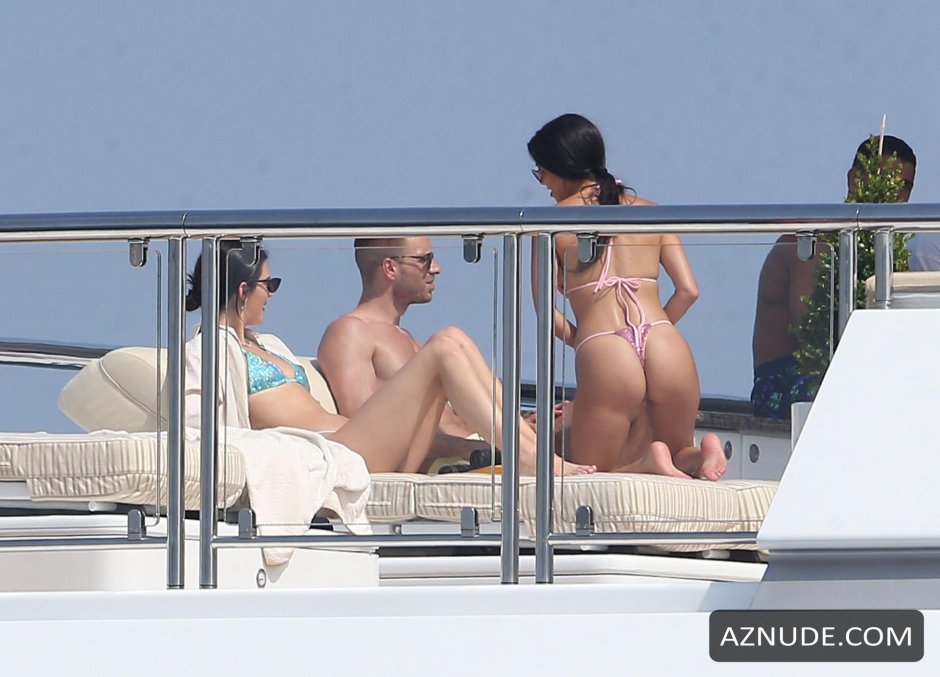 Кендалл кардашьян голая