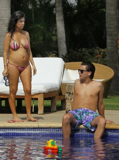 Kourtney kardashian pregnant