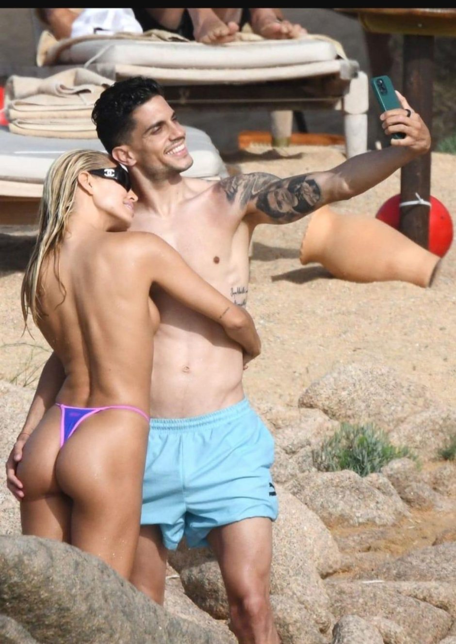 Футболисты ню