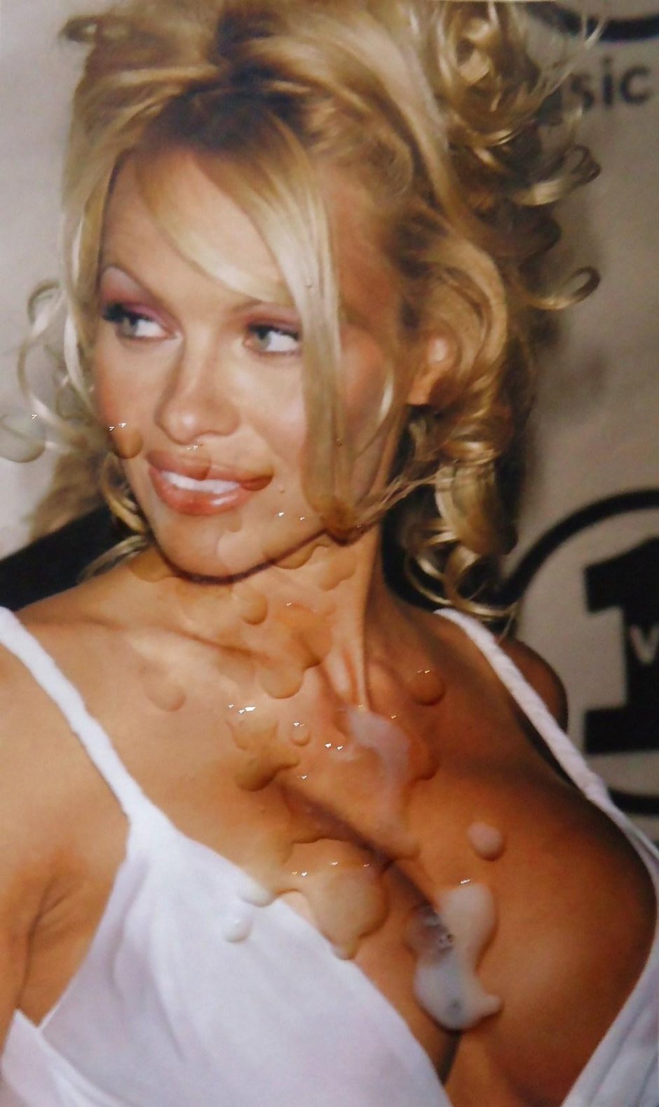 Грудь памелы андерсон