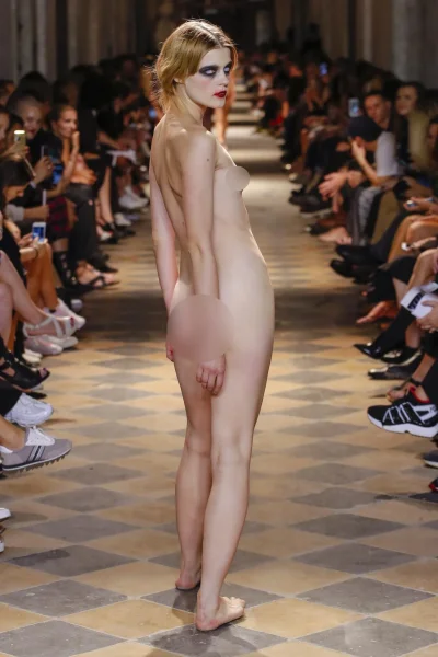 Стопа женская