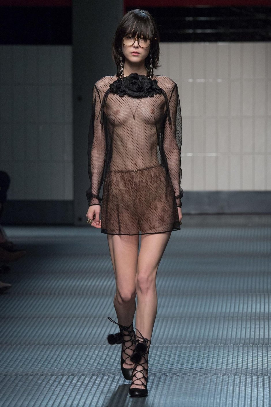 Прозрачное белье на подиуме