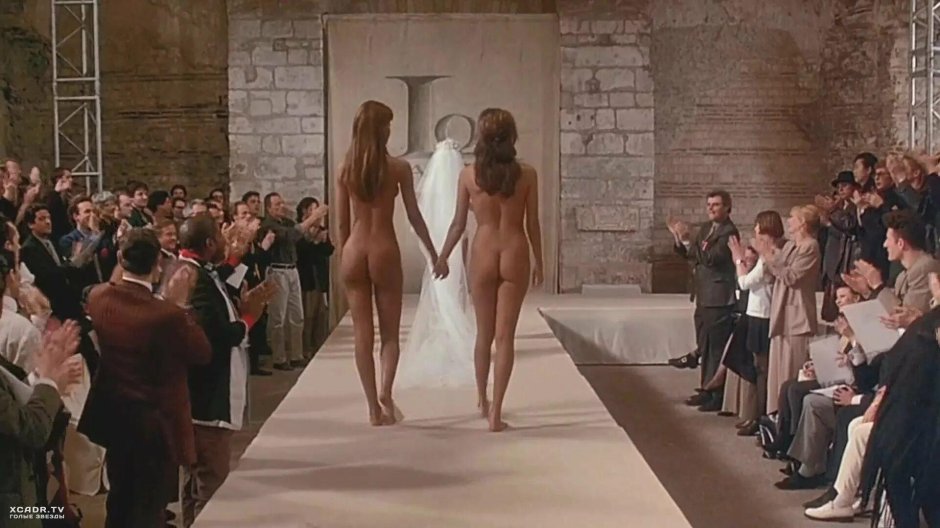 Показ мод голыми