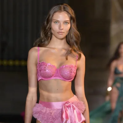 Показ нижнего белья