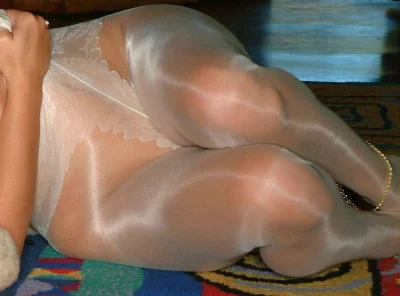 Блестящие колготки эро