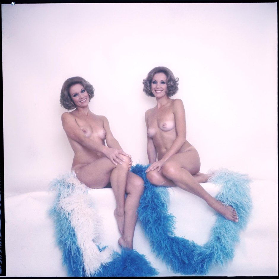 Близняшки голые