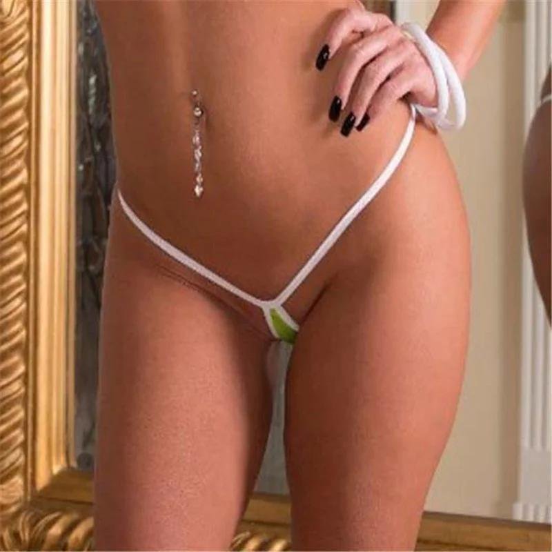 Женщины в мини стрингах