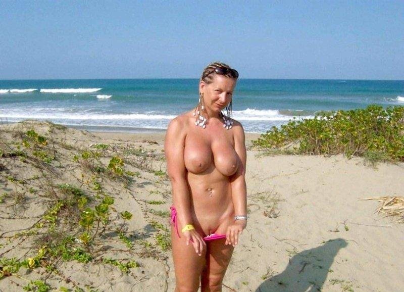 Девушки на пляже частеоев сочи