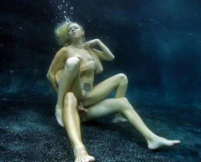 Эротика под водой