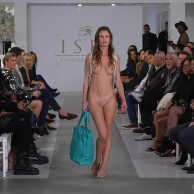 Голые показы