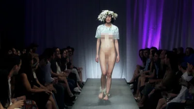 Голый показ мм