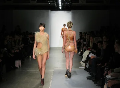 Показ эротического белья