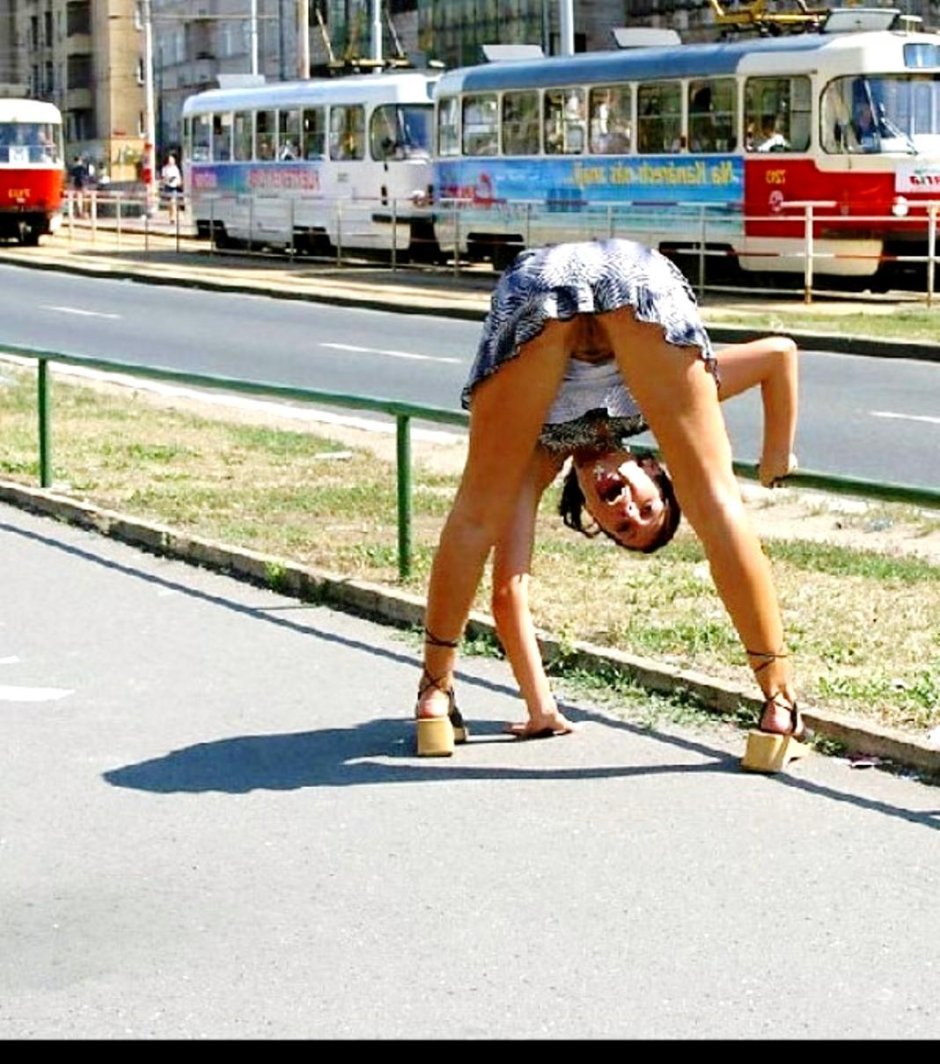 Без трусиков на улице