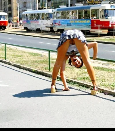 Без трусиков на улице