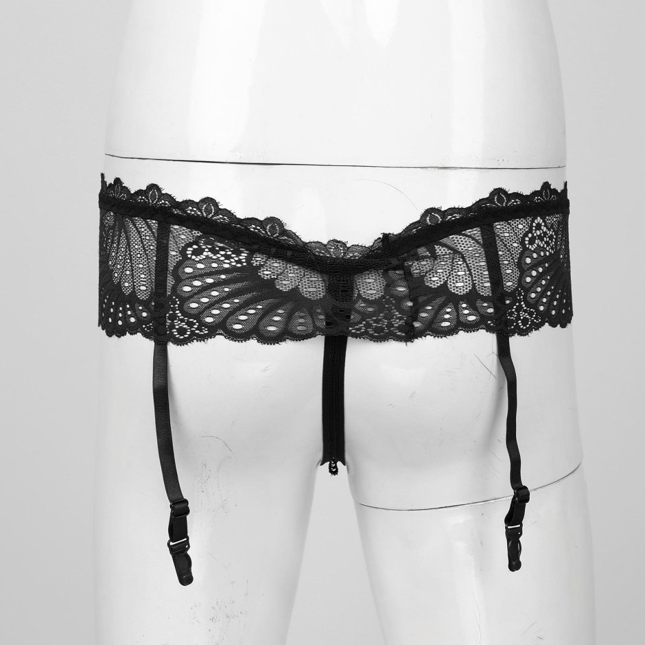 Мужские кружевные трусы с вырезом на модели