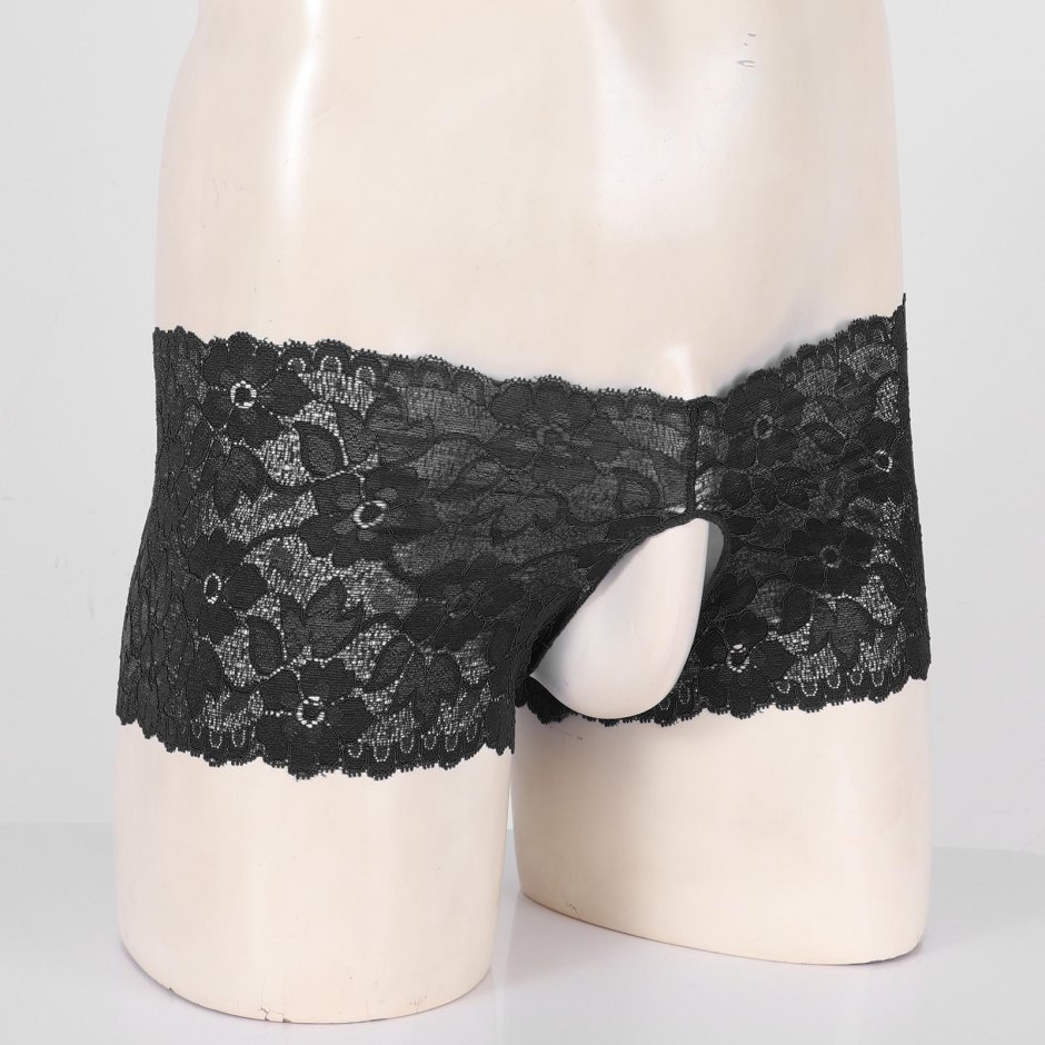 Мужчина в белье с кружевами