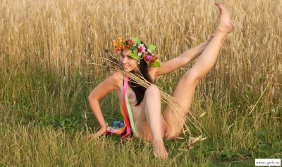 Голые украинки в народных костюмах