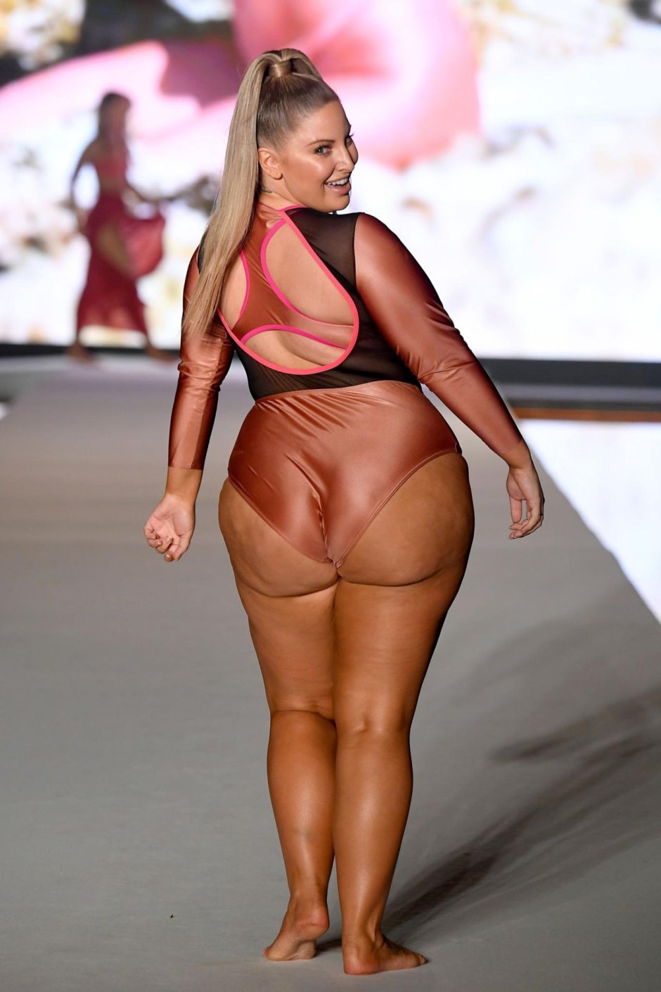 Эшли алексис модель плюс сайз в бикини