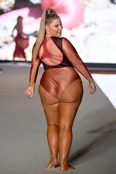 Эшли алексис модель плюс сайз в бикини