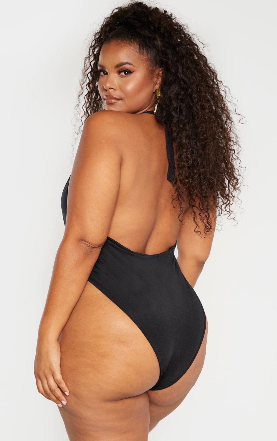 Купальники слитные женские