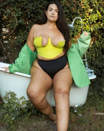 Алисия кастро модель плюс сайз