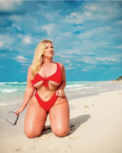 Плюс сайз тая кристиан