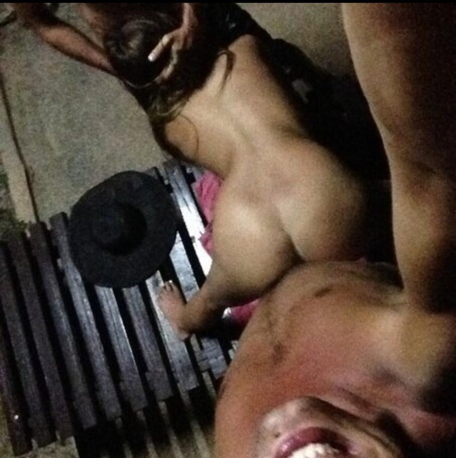 Девушка сношается селфи