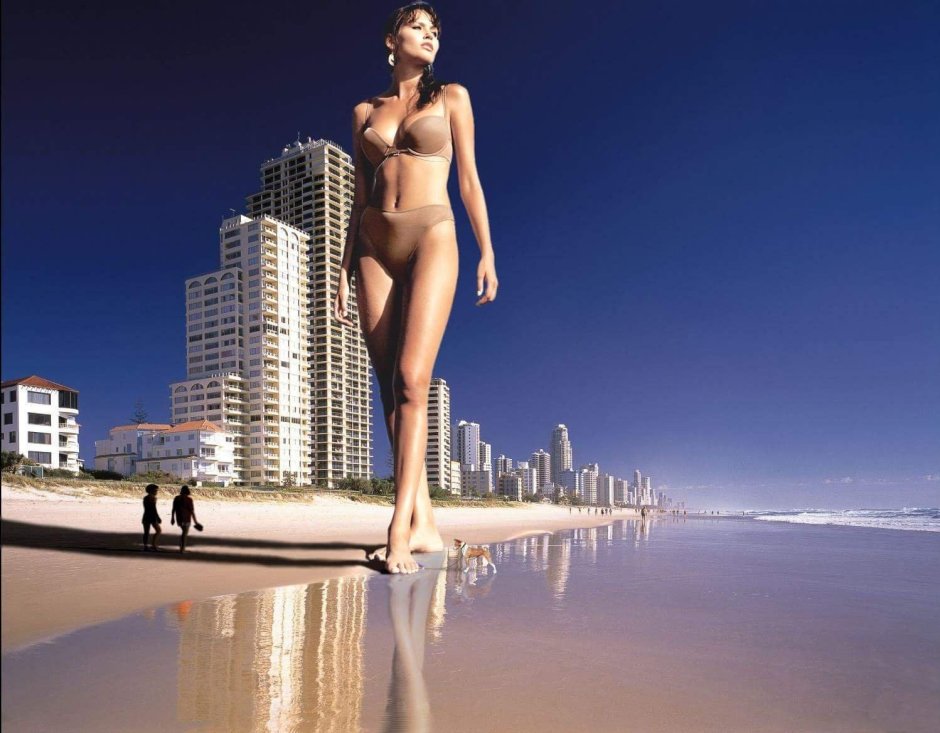 Гигантская женщина голая