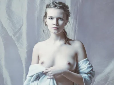 Обнаженная девочка