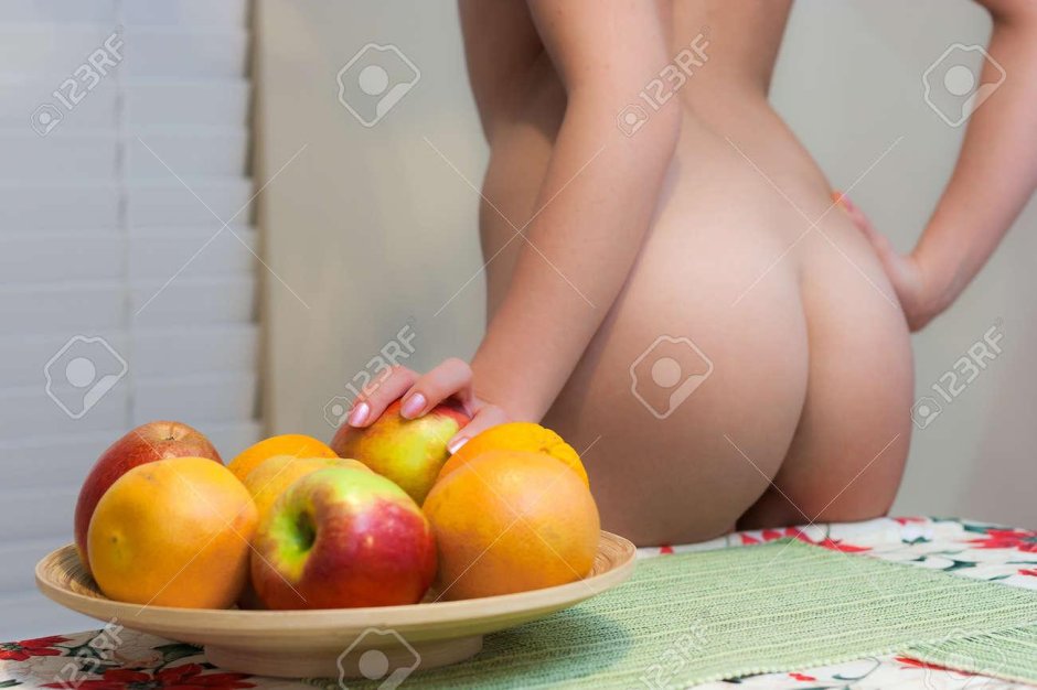 Попа персик